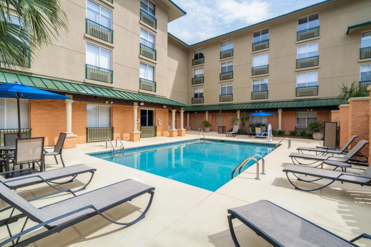 Holiday Inn Express Hotel & Suites Bluffton At Hilton Head Area By Ihg Exterior foto