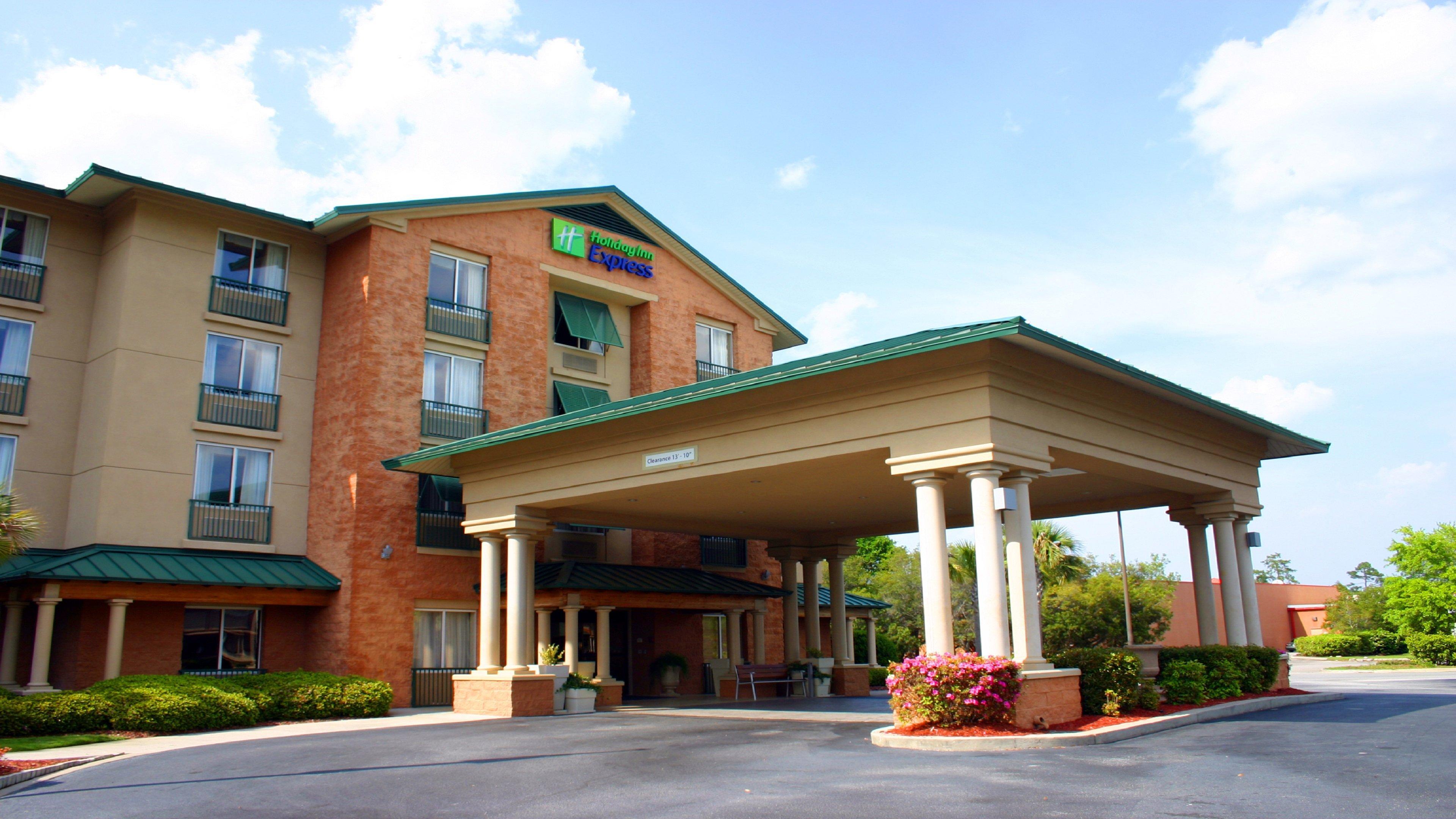 Holiday Inn Express Hotel & Suites Bluffton At Hilton Head Area By Ihg Exterior foto